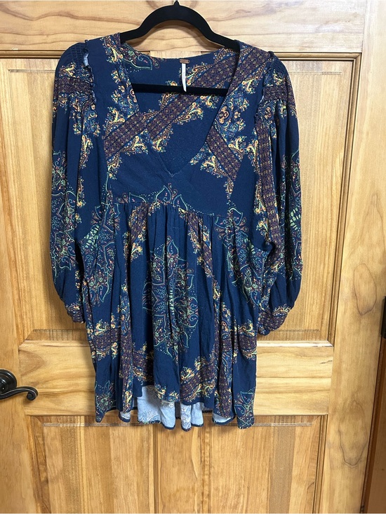 Free People Tops - Women’s Free People Bohemian Navy Paisley V-Neck Women’s Shirt. Sz Small